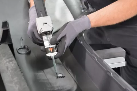 Silicone sealing applied to an automotive body
