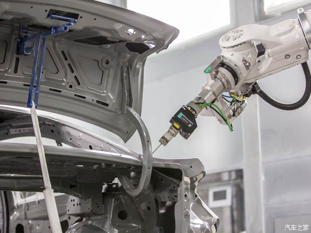 Robotic industrial assembly